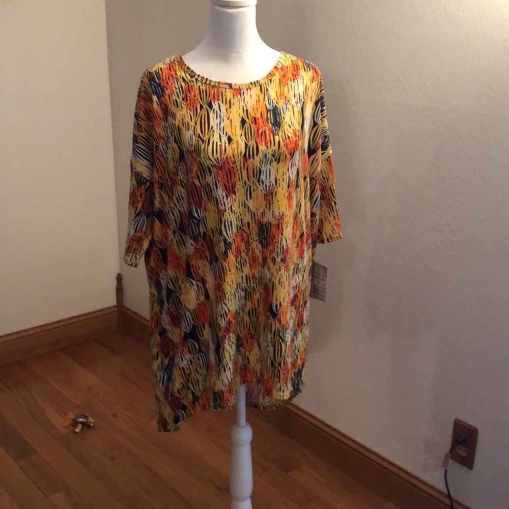 LuLaRoe “Irma” tunic  